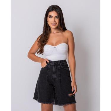 Imagem de BERMUDA JEANS FEMININA OVERSIZED COM RASGOS NA LATERAL-Feminino