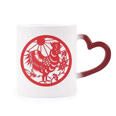 Imagem de Caneca sensível ao calor com arte do zodíaco chinês cortada em papel Rooster Animal que muda de cor vermelha