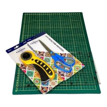 Imagem de Kit Iniciante Patchwork - Base De Corte A3 + Régua + Cortador + Tesoura Patchwork - Scrapbook e Artesanato Este Conjunto Completo Oferece A Base Perfeita Para Criar Peças Incríveis Com Acabamento Profissional