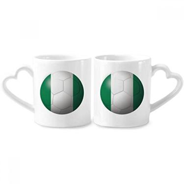 Imagem de Conjunto de canecas de porcelana para casais de futebol da bandeira nacional da Nigéria com coração de cerâmica