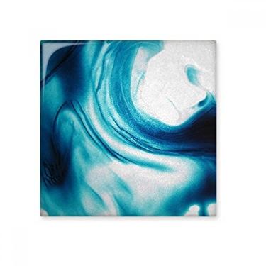 Imagem de Decalque brilhante de azulejo de cerâmica abstrato com pigmento azul líquido transparente