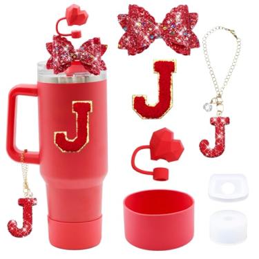 Imagem de Liangang Conjunto de acessórios de copo Stanley vermelho 7 peças para copo Stanley Cup 850.5 g 1,134.0 g copo com alça, incluindo tampa de cobertura de palha de coração, pingente de letra, laço