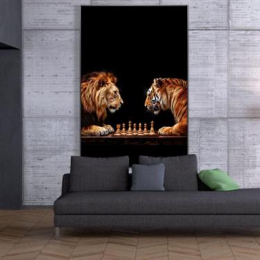 Imagem de Quadro Decorativo Disputa Xadrez Entre Leao E Tigre - MeMoldura, Moldu