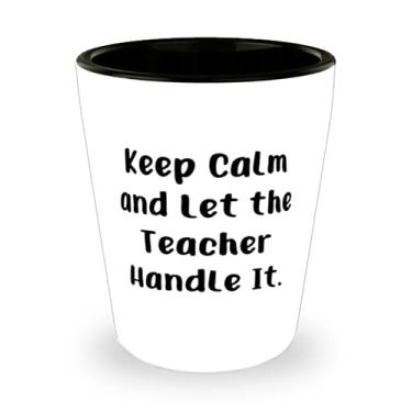 Imagem de Copo de shot Keep Calm and Let the Teacher Handle It. Copo de cerâmica para professores, presente de mordaça para professores