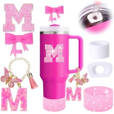 Imagem de Conjunto de 6 peças de acessórios para copos Stanley rosa, decorações de iniciais para copo Stanley 850 g 1,134 g, inclui topo de canudo de laço, pingente de alça, adesivo de letra, bota de silicone,