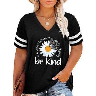 Imagem de Camiseta Happy Sailed Be Kind Plus Size com decote em V listrada