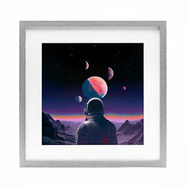 Imagem de Stupell Industries Astronauta e roxo tonificado terreno cinza impressão emoldurada sob vidro, design por Sasha, 13 x 13