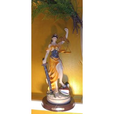 Imagem de Dama da justiça decorativa em resina laranja 11cm - Zona Livre