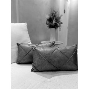Imagem de Kit 2 Capas de Almofada Retangulares Couro sintetico corino Drapeado LOSANGO Baguete Decorativa Luxo 30x50cm (CINZA CHUMBO)