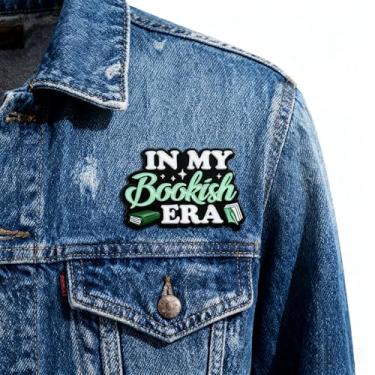 Imagem de Broche esmaltado Creativity In My Bookish Era, broche de estética aconchegante com design de nicho de livro, broche adorável, acessórios requintados para amantes da moda