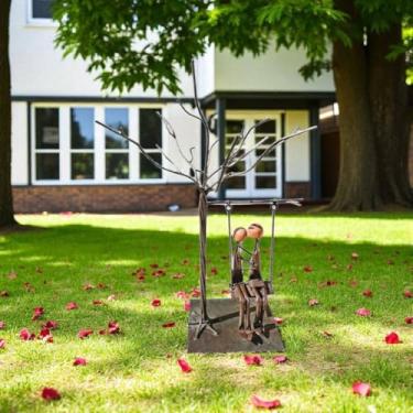 Imagem de Escultura em Ferro Casal no Balanço – Arte Decorativa Rústica Artesanal com Acabamento Ferrugem Envernizada – Decoração Para Casa e Sala – Presente Romântico