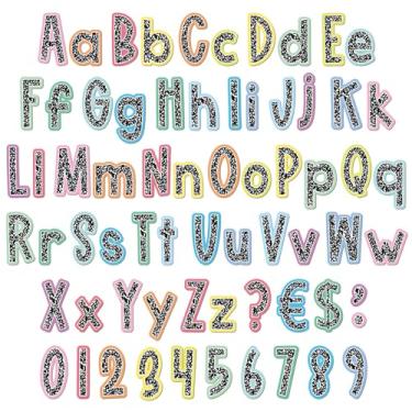 Imagem de Mooliwe 134 peças de quadro de avisos de 13 cm para sala de aula, conjunto de números do alfabeto com recortes para quadro de avisos, quadro-negro, decoração escolar (colorido, composição)