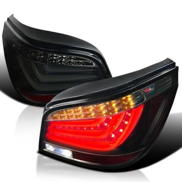 Imagem de Spec-D Tuning Capa preta brilhante com lente fumê LED Bar luzes traseiras compatíveis com BMW E60 Série 5 2008-2010 4 portas esquerda + direita par de montagem