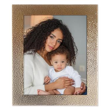 Imagem de Lawrence Frames Moldura de metal dourada 20 x 25 cm - Design martelado