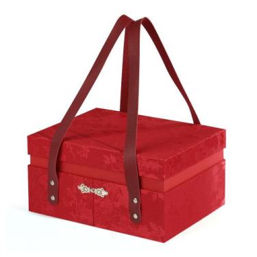 Imagem de Caixa de papelão de cetim vermelho com alça de estilo chinês 25,5 x 19