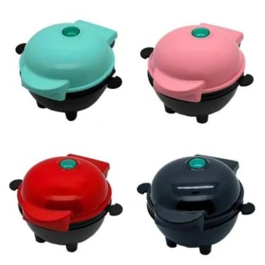 Imagem de Mini Máquina de Waffle, 350W, 110V, Revestimento Antiaderente, Luz Indicadora de Temperatura, Alça de Toque Frio, Compacta 12x10cm