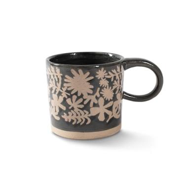 Imagem de FRINGE STUDIO Caneca de grés de flor do deserto, 385 ml, carvão