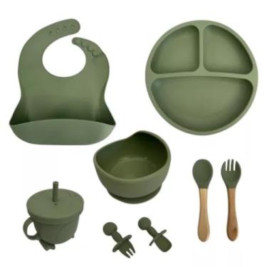 Imagem de Kit Introdução Alimentar Bebê 8 Peças Verde Silicone com Ventosa – Prato Divisório, Colher, Garfo, Copo com Canudo, Babador, Livre de BPA e Atóxico (Kit Verde)