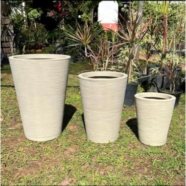 Imagem de Conjunto de Vasos Redondos Escovados para Plantas, Polietileno, Branco e Marrom, Kit 3 Peças com Pratos Coletores, Estilo Coluna (bege)