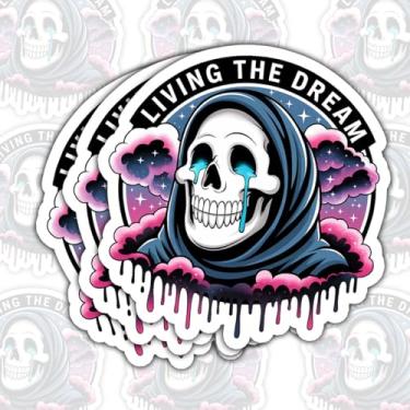 Imagem de 3 adesivos Living The Dream, decalque de vinil estético de caveira gótica com design pingando e nuvens pastel, adesivo à prova d'água de humor negro para laptop, garrafa de água, caderno e carro