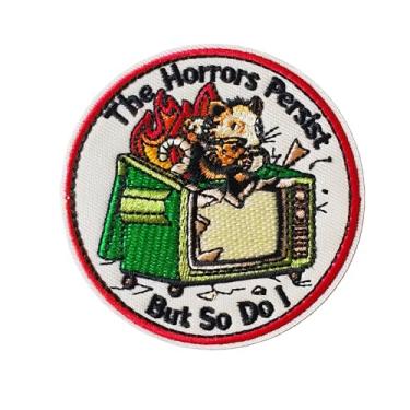 Imagem de Emblema bordado The Horrors Persist But So Do I Funny Morale Patch para colete tático militar com design de meme legal com animais para personalizar roupas, capacetes e equipamentos de academia