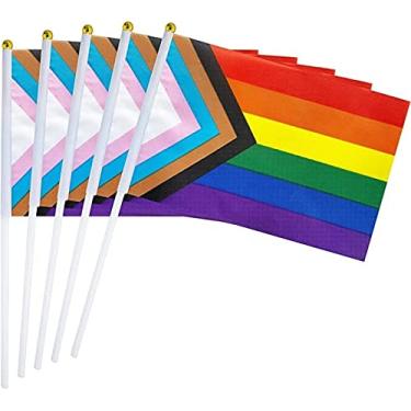 Imagem de Pacote com 50 bandeiras de orgulho arco-íris de progresso pequena mini bandeira de mão bandeira com bastão bandeira americana arco-íris dos EUA, decoração de festa de progresso suprimentos para