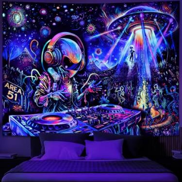 Imagem de Galoker Tapeçaria de OVNI Alienígena Luz Negra Trippy Galaxy Planeta Tapeçaria UV Reativo Engraçado DJ Música Tapeçarias de Parede Planta Cacto Tapeçarias para Decoração de Casa (150 cm x 199 cm)
