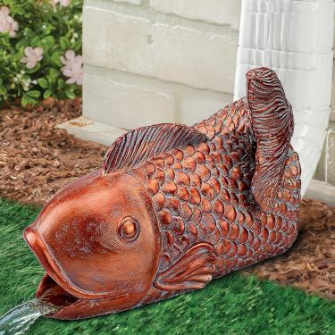 Imagem de Noegrus Real Koi Gutter Downspout Extender Statue, ornamento de jardim, calha decorativa de peixe, desviador de chuva perfeito para calhas de 7,6 x 10 cm, resina ecológica, presente de decoração ao ar