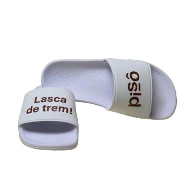 Imagem de Pisô Chinelo Slide Unissex, Branco, Antiderrapante, com Estampa em Alto Relevo, Gáspea Acolchoada, Confortável (BR, Adulto, Faixa Numérico, 42, 43)