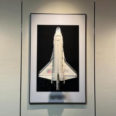 Imagem de iLuane Quadro de parede de exibição para Lego Icons NASA Space Shuttle Discovery 10283 conjunto de montagem, suporte de parede colecionável de nave espacial adulto, decoração de casa ou escritório