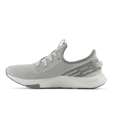 Imagem de New Balance Tênis feminino DynaSoft Nergize Sport V2 Cross Trainer, Cinza/branco, 7 Wide