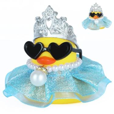 Imagem de FINEED Vestido azul royal glitter pato de borracha com coroa, óculos de sol de coração e colar de pérolas - Decoração de painel de carro estridente para pato, presente de ornamento de patos da sorte