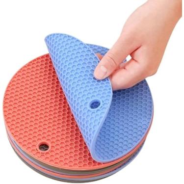 Imagem de Conjunto de 6 Descansos de Panela em Silicone, 18 cm, Resistente a 240°C, Padrão Favo de Mel, Azul e Coral