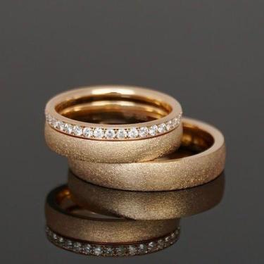 Imagem de Par de alianças Closet Joias fosca em Ouro 18k com pedraria, 10 a 33