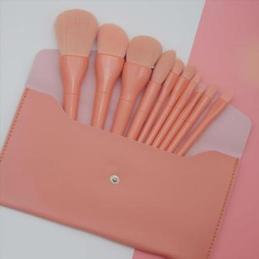 Imagem de Pacote com 10 pincéis de base e pó, pincéis de maquiagem macios e adequados para viagens para aplicação impecável, não absorventes, perfeitos para uso diário e viagens (laranja)
