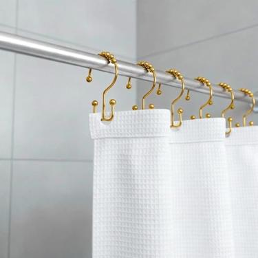 Imagem de 12 anéis de ganchos de cortina de chuveiro, anéis de metal resistente à ferrugem, ganchos de chuveiro deslizantes duplos para cortinas de varões de chuveiro de banheiro