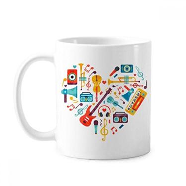 Imagem de Caneca de cerâmica cerâmica com estampa de coração e instrumento musical de guitarra
