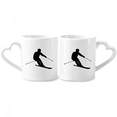 Imagem de Conjunto de canecas de porcelana para casais com contorno de esqui preto para esportes de inverno com alça de coração