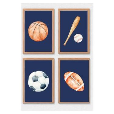 Imagem de Conjunto de 4 peças de decoração de arte de parede esportiva, beisebol, basquete, futebol e futebol em fundo marinho, decoração de quarto com tema atlético - Impressão de pôster 28 x 35 cm - SEM