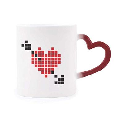 Imagem de Caneca de grés sensível ao calor com pixel de coração de Dia dos Namorados que muda de cor vermelha