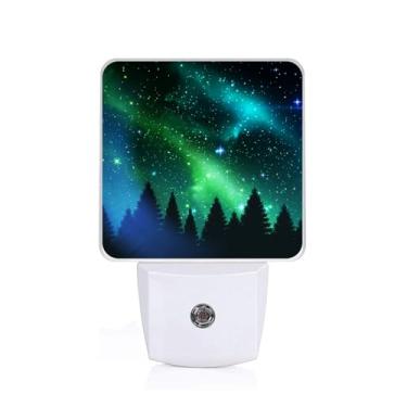 Imagem de EMXION Luz Noturna Starry Sky Forest, Northern Lights Com Tomada De Parede, Lâmpada Led, Adequada Para Quartos, Cozinhas, Banheiros, Etc. Sensor Automático Do Anoitecer Ao Amanhecer, Economia Energi