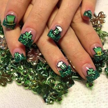 Imagem de RIICFDD 24 unidades de unhas postiças quadradas curtas para o Dia de São Patrício com ponta francesa com glitter verde chapéu mágico de cerveja cola nas unhas, cobertura completa, trevo da sorte