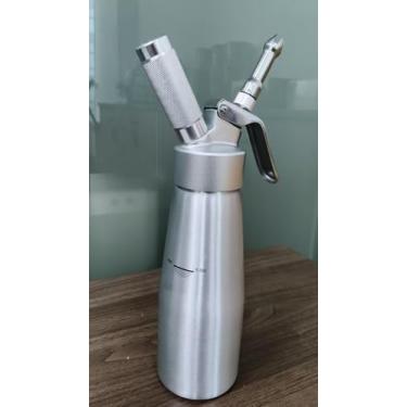 Imagem de lbsddd Dispensador profissional de chantilly de alumínio, dispensador de chantilly à prova de vazamento de 500 ml com 3 bocais e pincel, cria sobremesas e coberturas de café perfeitas, carregadores