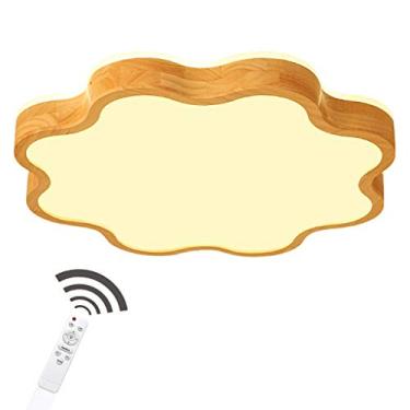 Imagem de Lustre de madeira com 18 watts de potência, luz LED branca quente, ideal para áreas de recepção, com fluxo luminoso de 4750lm. Também perfeito para quarto infantil, com design criativo e aco