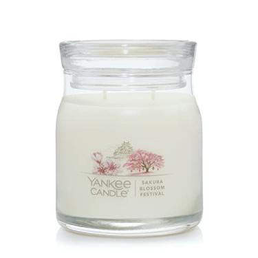 Imagem de Yankee Candle Sakura Blossom Festival perfumado, emblemático frasco médio de 370 ml, vela de 2 pavios, mais de 35 horas de tempo de queima