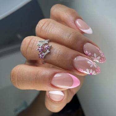 Imagem de Conjunto de unhas postiças curtas médias amêndoas brancas francesas com design de flor requintado capa completa prensa acrílica artificial bastão falso em unha para mulheres uso diário manicure