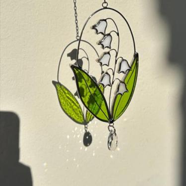 Imagem de Apanhador de sol de lírio do vale feito à mão – Ornamento elegante de flores para pendurar na janela | Presente floral exclusivo para decoração de casa, presente para amantes do jardim