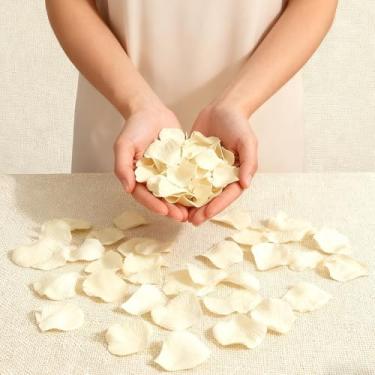 Imagem de 1000 pétalas de rosa artificiais, pétalas falsas brancas marfim de seda para decoração de casamento, decoração de corredor, decoração de mesa, arranjos de festa