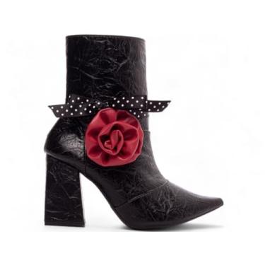 Imagem de BOTA BICO FINO FEMENINA CANO MÉDIO TORRICELLA COR PRETO,PULSEIRA REMOVÍVEL COM FLOR EM NAPA COR VERMELHO, TIRA EM POÁ, NÚMERO 37