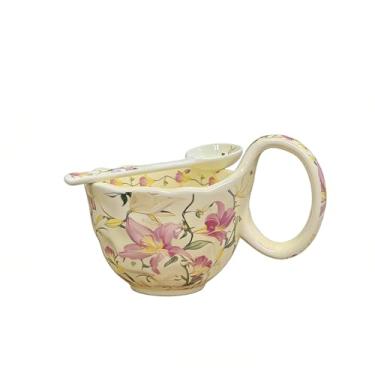 Imagem de RiJinDuoJin Tigela de sopa segura para micro-ondas de 500 ml com alça de laço, caneca decorativa em relevo pintada à mão com alça grande (lírio)